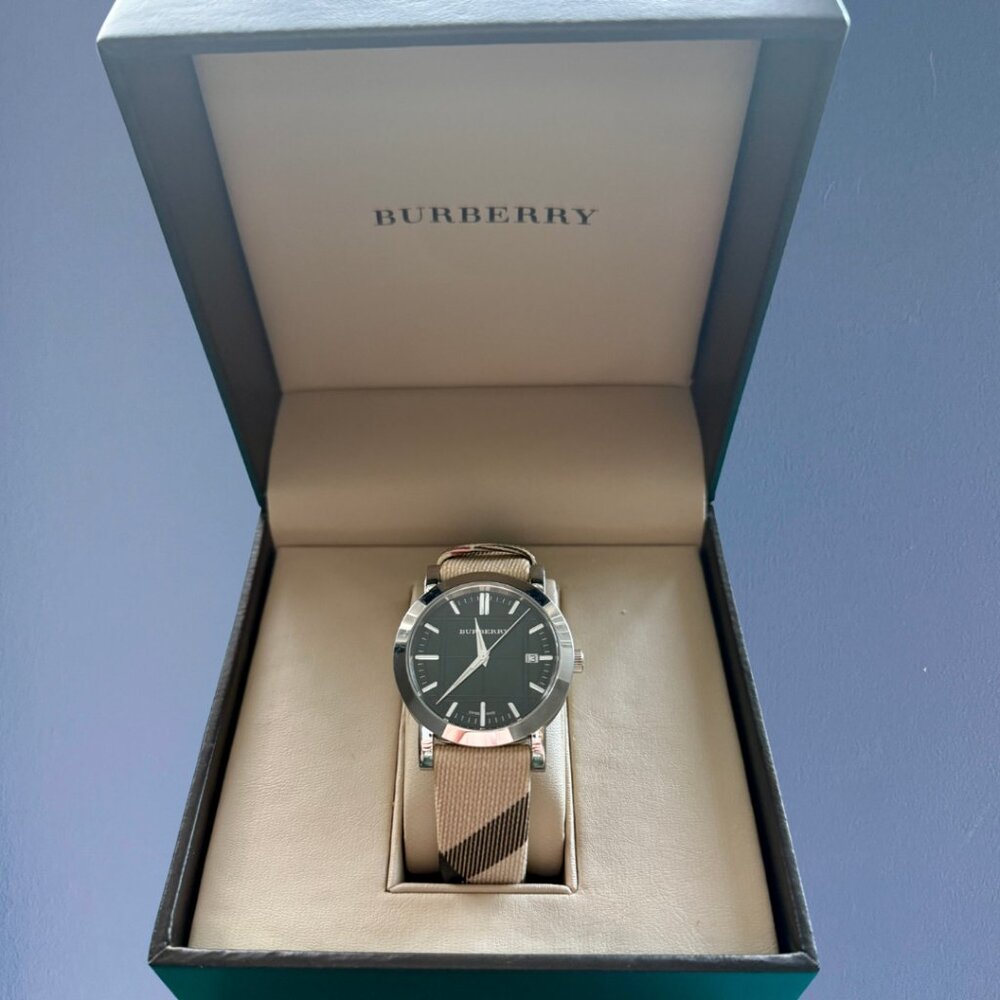 *VINTAGE* Unisex Heritage Check Burberry Watch I Authenticated - Picture 2 of 11